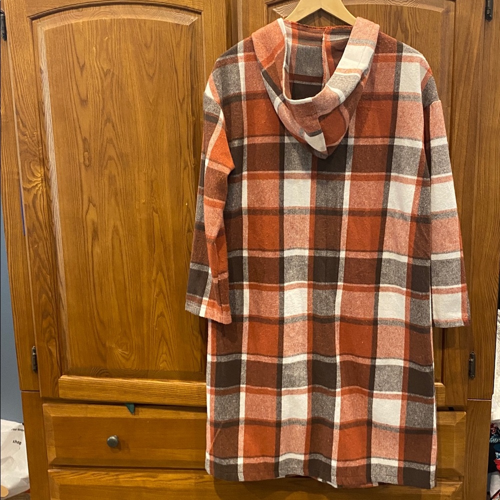 Plaid Hooded long Coat with Button Closure size small - Picture 4 of 6